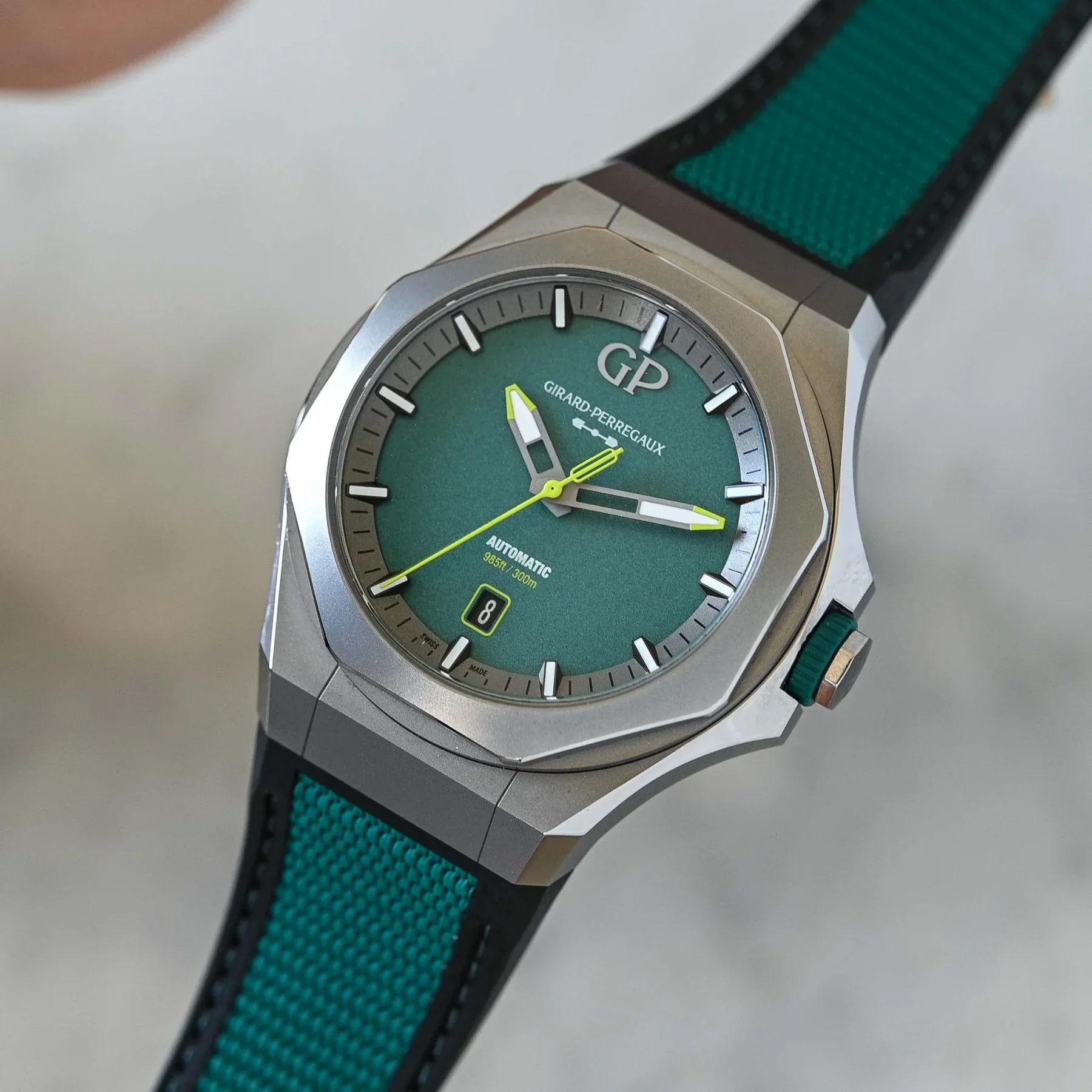 Girard-Perregaux Laureato Absolute Aston Martin F1, front view